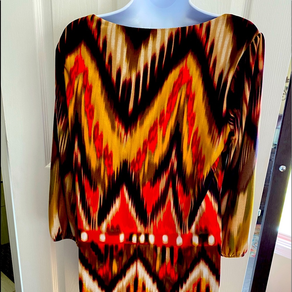 Beautiful colorful dress mid length sleeves!